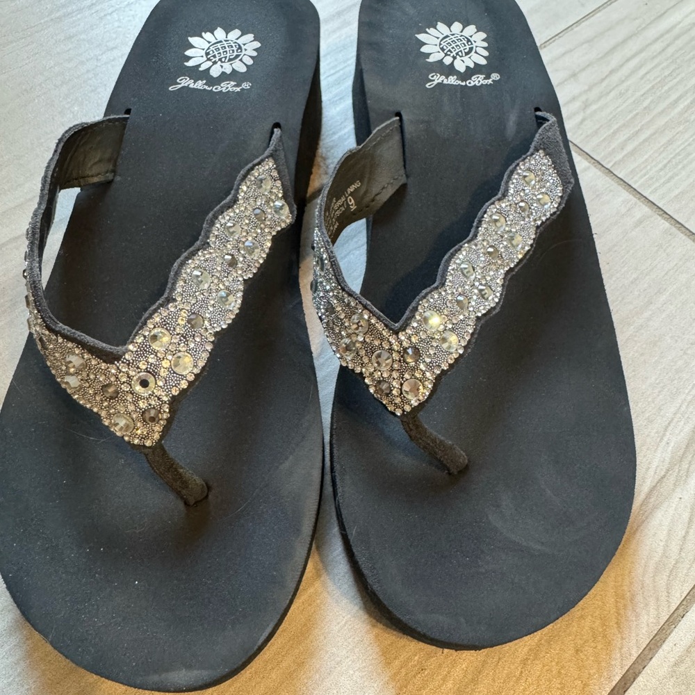 Yellow box Women's Grey Rhinestone Sandals